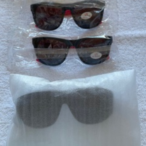 3 Pairs of Sunglasses - Picture 2 of 2